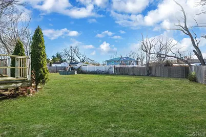 182 New York Avenue, Bay Shore, NY 11706 - Photo 4