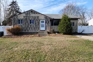 48 Lumur Dr, Sayville, NY 11782 - Photo 2