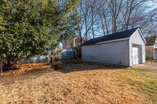 155 McKee St, Floral Park, NY 11001 - Photo 24