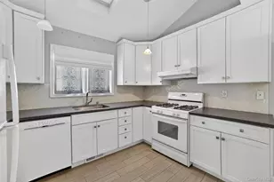 23 Berrybush Ln, Hastings on Hudson, NY 10706 - Photo 8