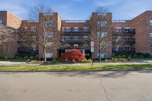 25 Chapel Pl, Great Neck, NY 11021 - Photo 1