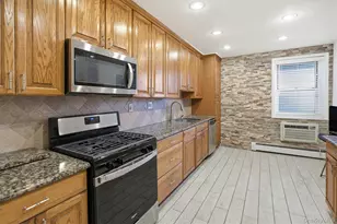 25 Chapel Pl, Great Neck, NY 11021 - Photo 8