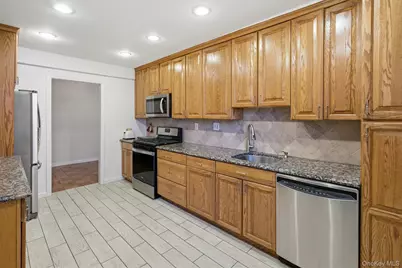 25 Chapel Pl. #1B, Great Neck, NY 11021 - Photo 10