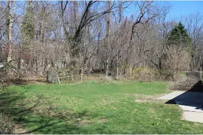 509 E Broadway, Port Jefferson, NY 11777 - Photo 8