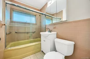 9 Redwood Ln, Levittown, NY 11756 - Photo 14