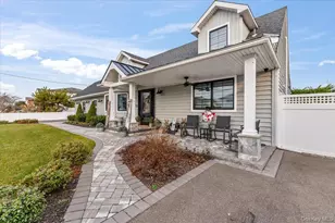 320 Clearview Ln, Massapequa, NY 11758 - Photo 4