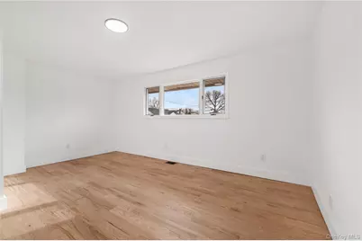 19 Hicks Avenue, Syosset, NY 11791 - Photo 14