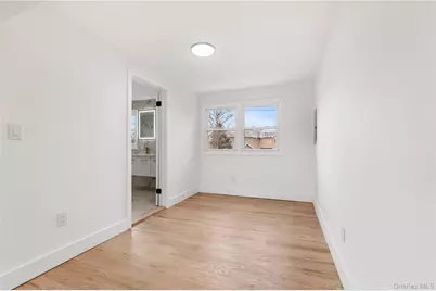 19 Hicks Avenue, Syosset, NY 11791 - Photo 18
