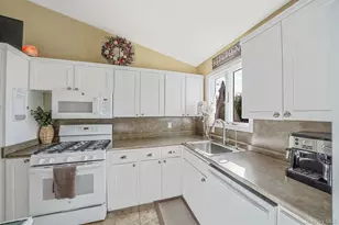 15 Penn Dr, Smithtown, NY 11787 - Photo 26