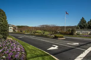 986 Madeira Blvd, Melville, NY 11747 - Photo 26