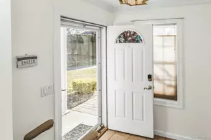 986 Madeira Blvd, Melville, NY 11747 - Photo 4