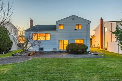 2929 Mandalay Beach Road, Wantagh, NY 11793 - Photo 20