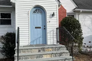 7 Floyd Pl, East Norwich, NY 11732 - Photo 2