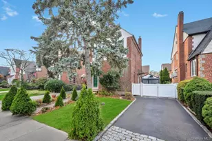 88 Marlboro Rd, Valley Stream, NY 11581 - Photo 2