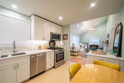 16 Overbrook Street, Riverhead, NY 11901 - Photo 18