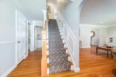 122 Pine Street, Rockville Centre, NY 11570 - Photo 8