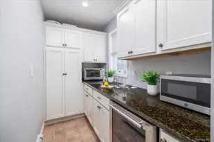 122 Pine St, Rockville Centre, NY 11570 - Photo 12