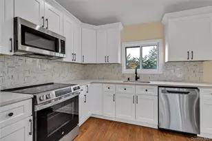 116 Phyllis Dr, Patchogue, NY 11772 - Photo 10