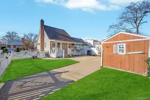 69 Butler Blvd, Elmont, NY 11003 - Photo 24
