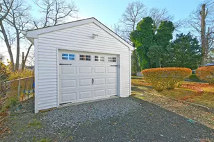 32 Horton Dr, Huntington, NY 11746 - Photo 36