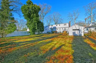 32 Horton Dr, Huntington, NY 11746 - Photo 32