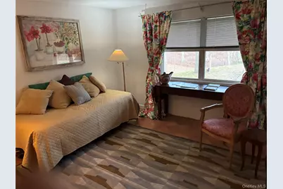 9 Woodview Way, Hampton Bays, NY 11946 - Photo 18