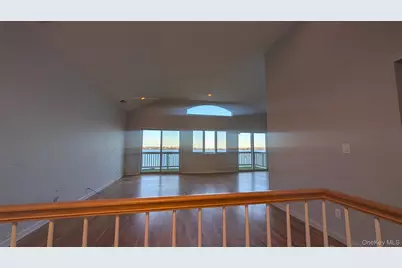 15095 Powells Cove Boulevard, Whitestone, NY 11357 - Photo 4