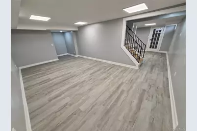 8019 Utopia Parkway, Jamaica, NY 11432 - Photo 30