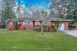 12 Babylon St, Islip Terrace, NY 11752 - Photo 2