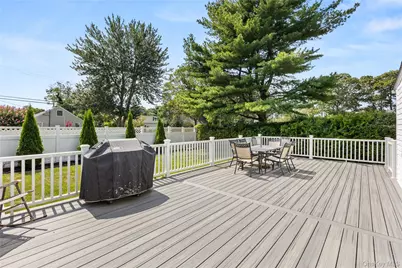 18 Campbell Lane, East Islip, NY 11730 - Photo 14