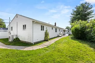18 Campbell Ln, East Islip, NY 11730 - Photo 16