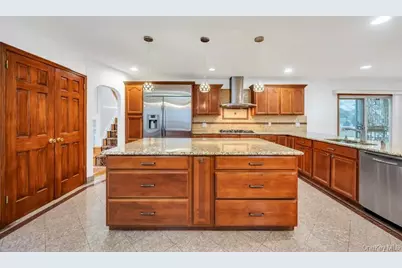 64 Fox Place, Hicksville, NY 11801 - Photo 6