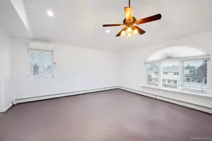 64 Fox Pl, Hicksville, NY 11801 - Photo 10