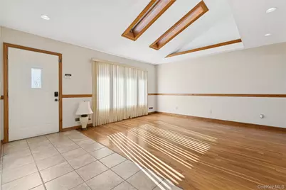 7 Joyce Lane, Commack, NY 11725 - Photo 6