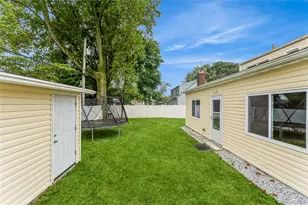 13 Floral Ln, Westbury, NY 11590 - Photo 18