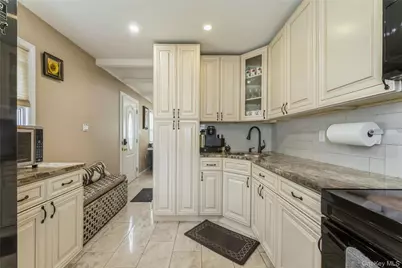 13 Floral Lane, Westbury, NY 11590 - Photo 4