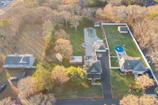 32 Greenport Ave, Medford, NY 11763 - Photo 38