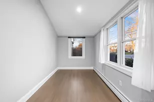 32 Greenport Ave, Medford, NY 11763 - Photo 4