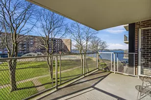 166-25 Powells Cove Blvd, Whitestone, NY 11357 - Photo 32