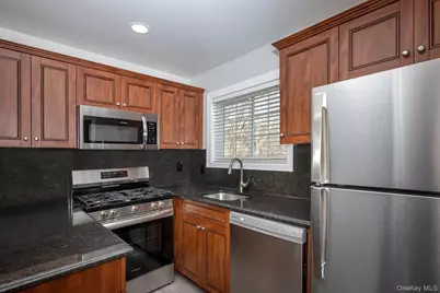 1-4B Presidents Drive #1-4B, Port Jefferson, NY 11777 - Photo 2