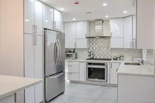 9 Park Pl, Great Neck, NY 11024 - Photo 16