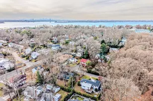 9 Park Pl, Great Neck, NY 11024 - Photo 36