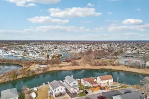 3717 Somerset Dr, Seaford, NY 11783 - Photo 34