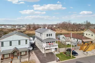 3717 Somerset Dr, Seaford, NY 11783 - Photo 2