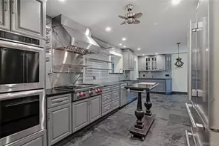 10 Hewitt Dr, Northport, NY 11768 - Photo 8