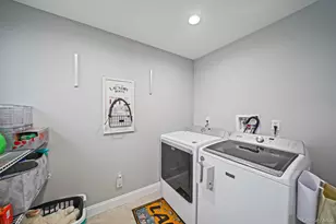 19 Honeysuckle Ln, Kings Park, NY 11754 - Photo 38