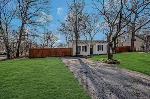 4 Park Ln, Middle Island, NY 11953 - Photo 4