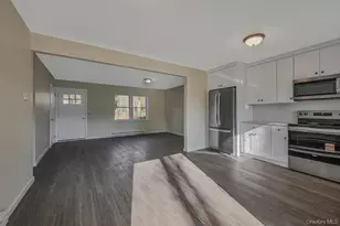 4 Park Ln, Middle Island, NY 11953 - Photo 16