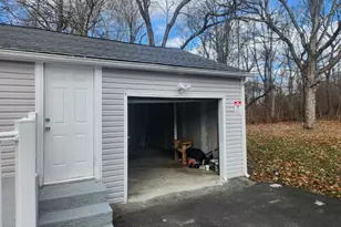 107 Oakridge Rd, Hopewell Junction, NY 12533 - Photo 2
