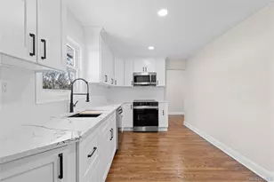 22 Guilette Pl, Amityville, NY 11701 - Photo 8